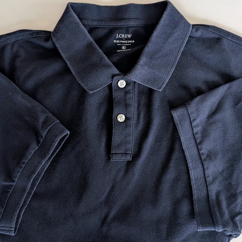 JCREW Flex Pique Polo Untucked Mens XL
Navy Blue Short Sleeve 2 Button Front